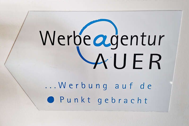 Firmenschild Werbeagentur Auer